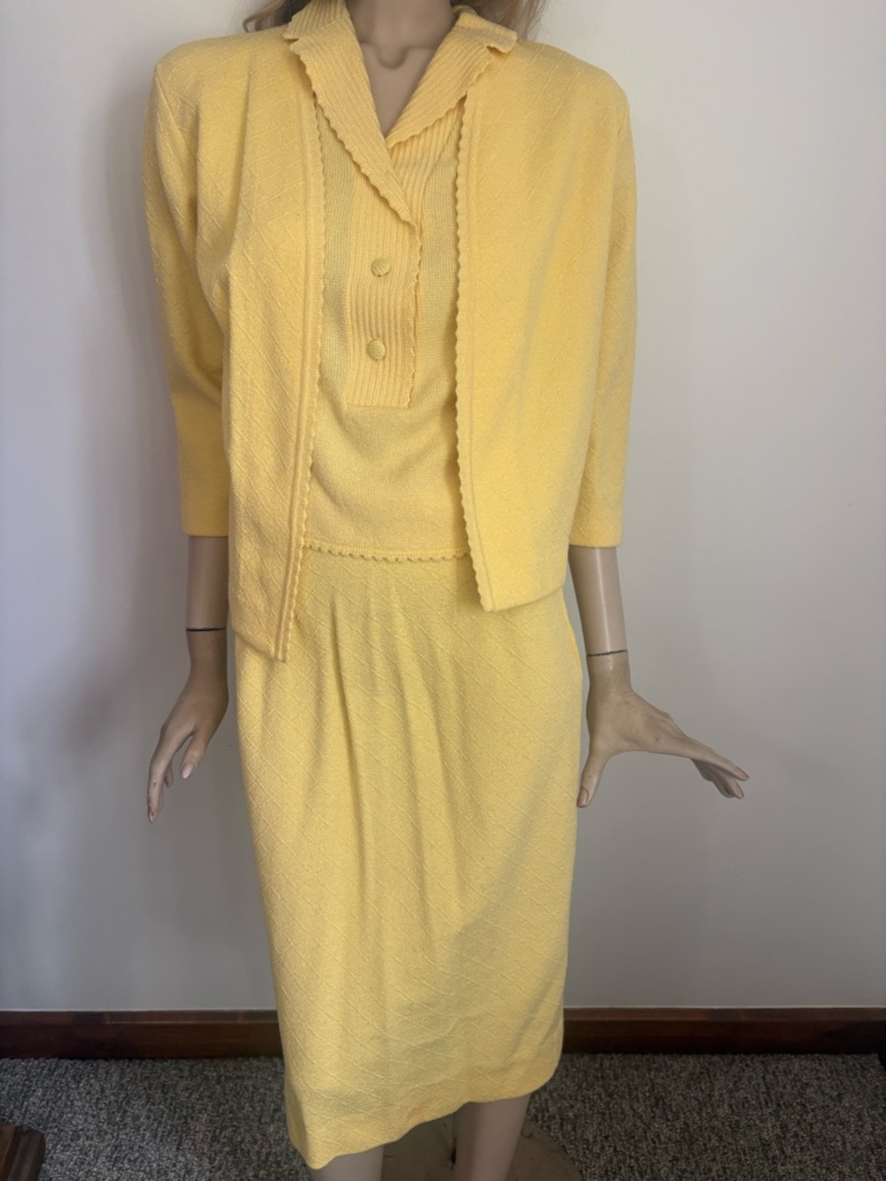 Lovely Women’s Vintage 1960s Glengarry 3 pc Knit Dress Set